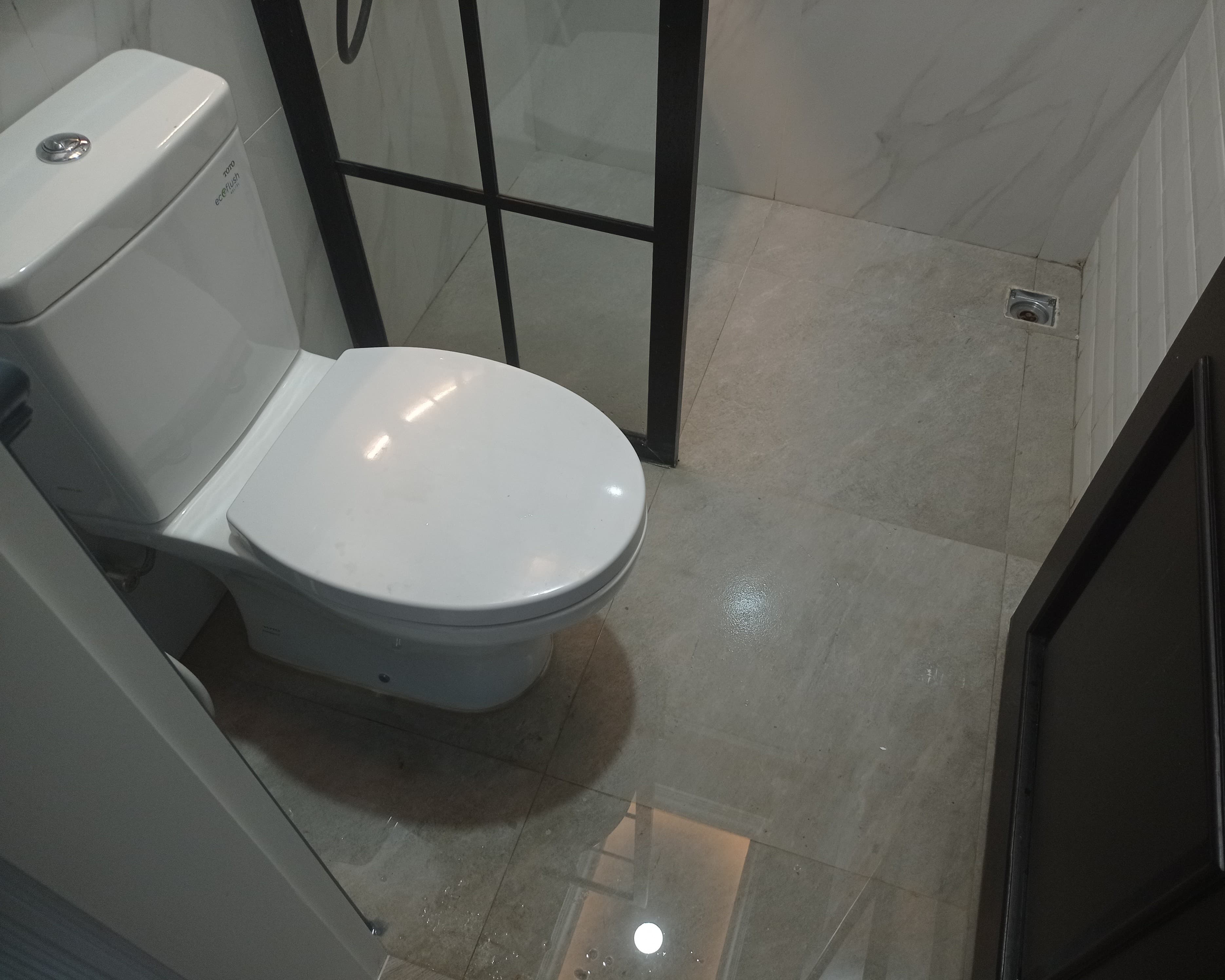 Gambar 1 dari Deep Cleaning Toilet