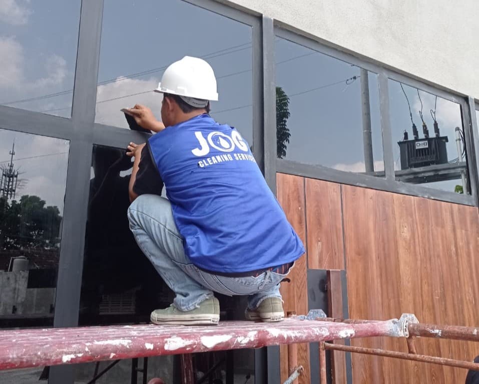 Gambar 2 dari Glass Cleaning